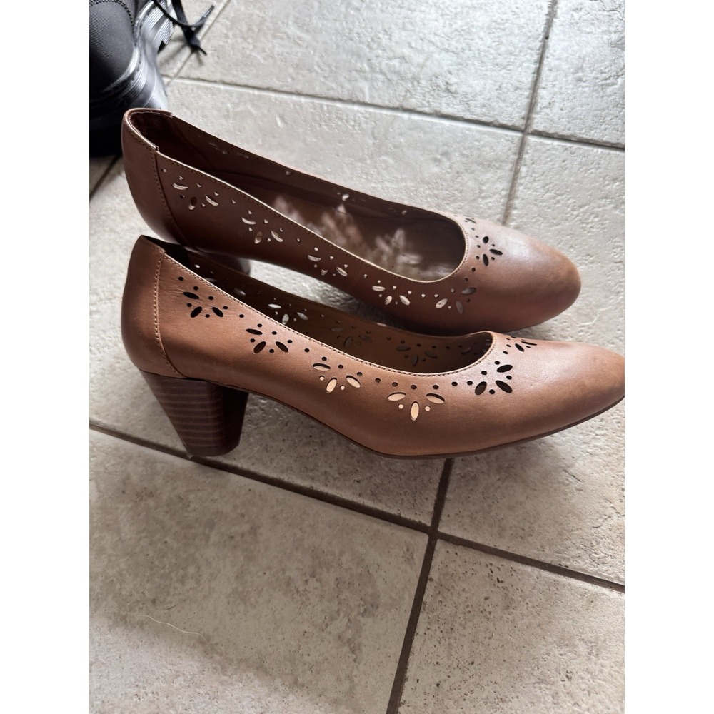 Clark's Artisan Women's Brown Leather Classic Heeled Pumps Shoes Size 8.5